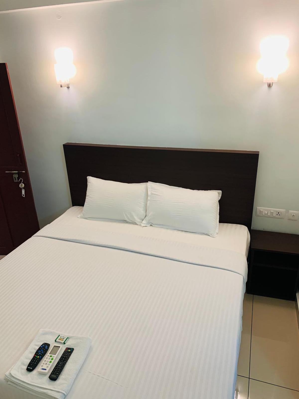מלון Perintalmanna Apsara Residency מראה חיצוני תמונה
