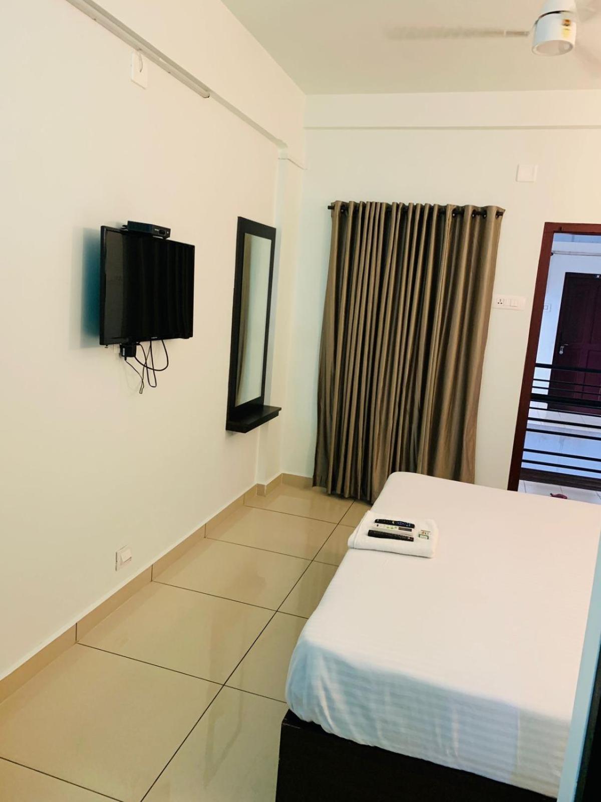 מלון Perintalmanna Apsara Residency מראה חיצוני תמונה